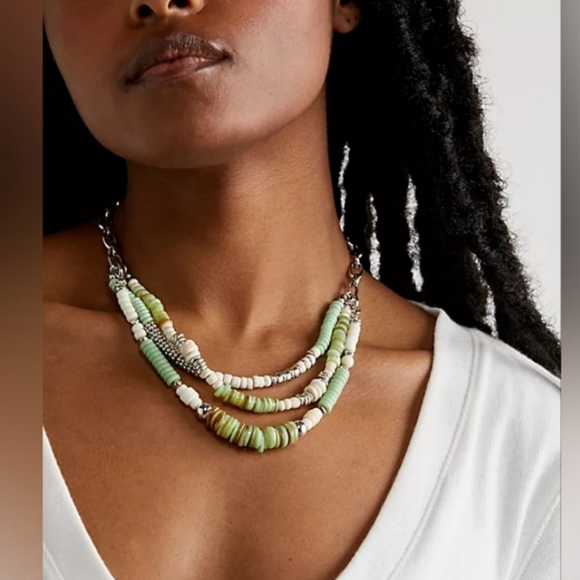 NWOT Free People Oceanfront layered necklace in Ivory - Picture 5 of 5